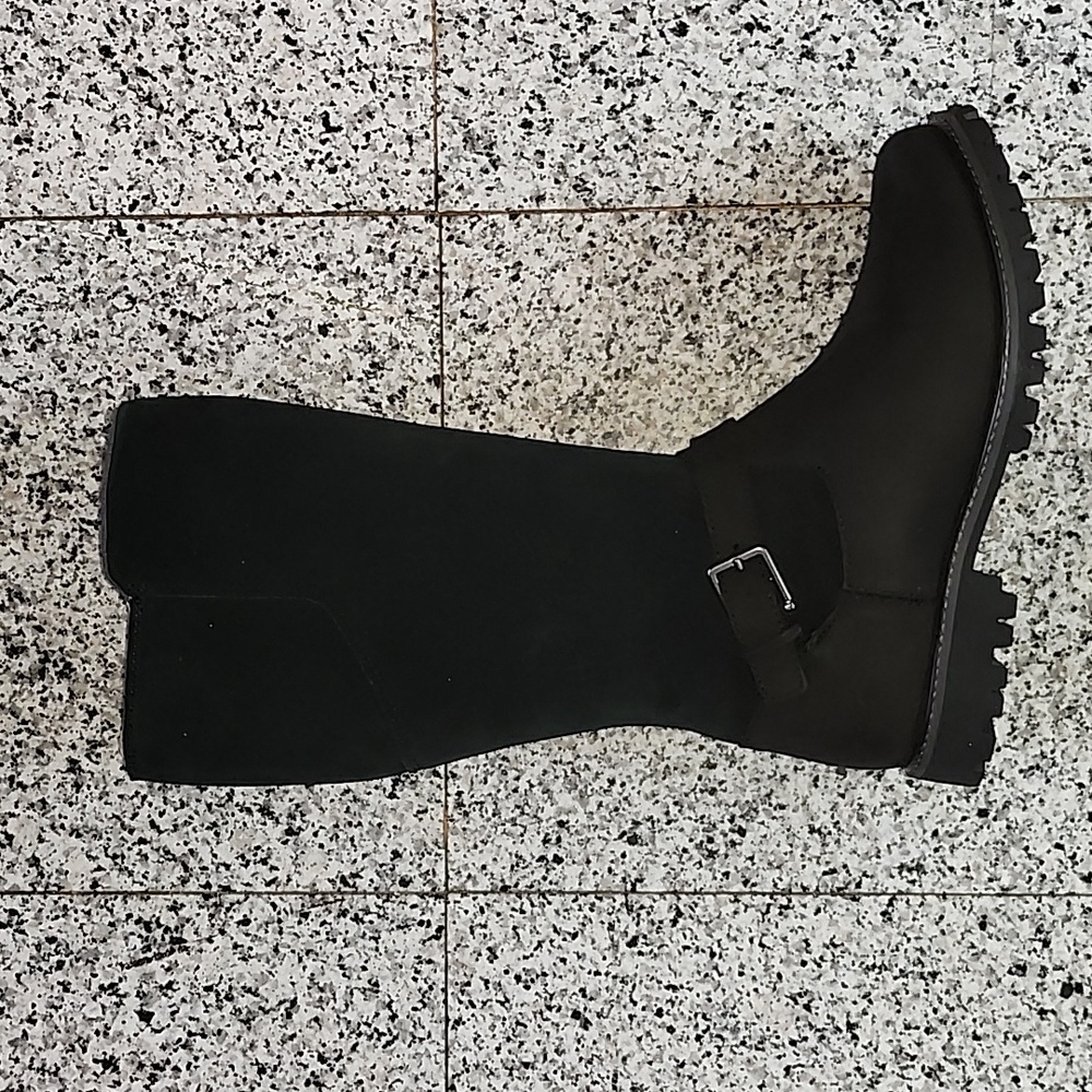 Eddie Bauer women's Magnolia boot in a size 9. Never worn, or even tried on!